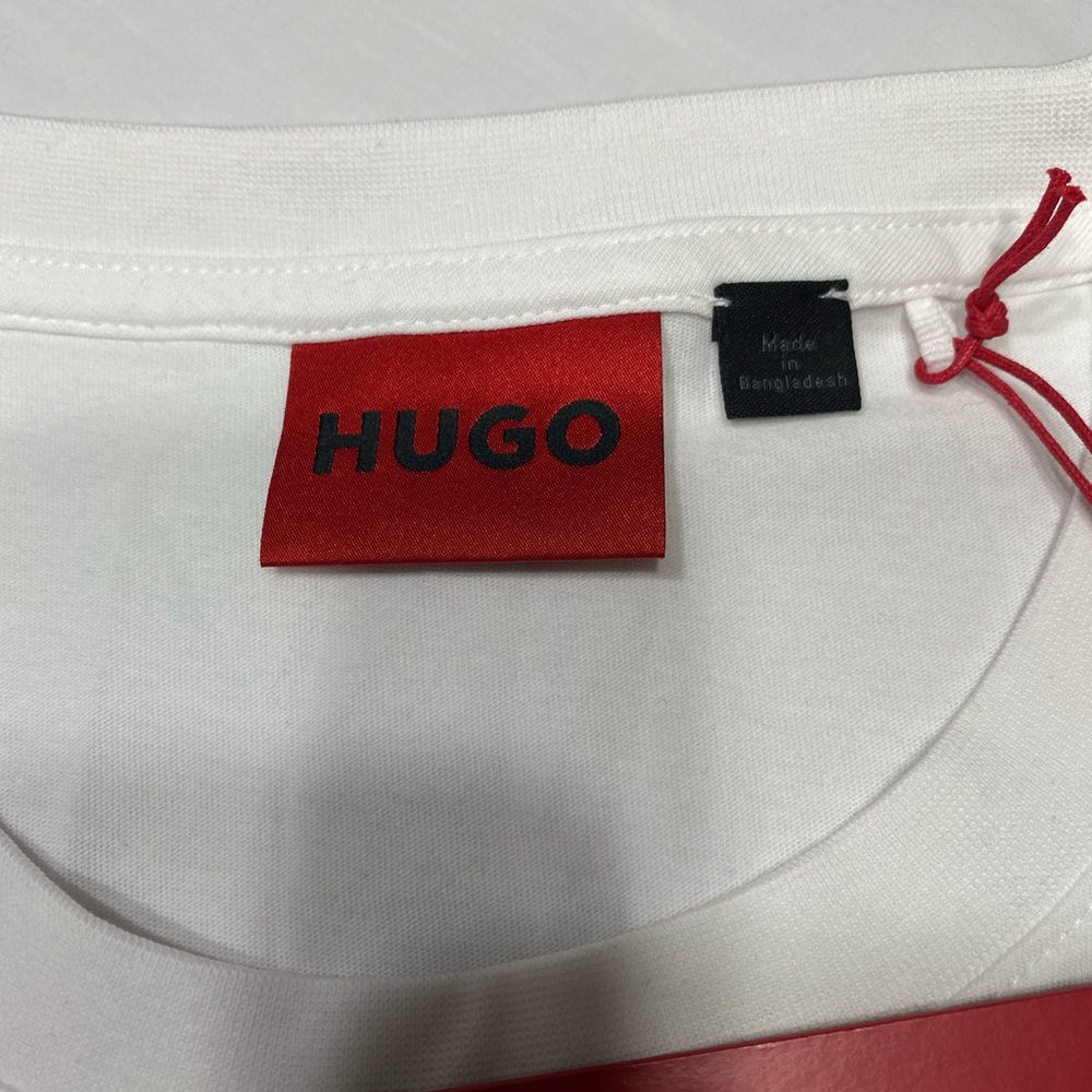 HUGO BOSS Men's, White, Red logo label Crew-neck T-Shirt Size small - Picture 5 of 5